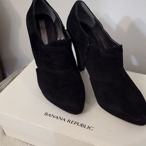 NWT Banana Republic Suede Bootie Size 9
